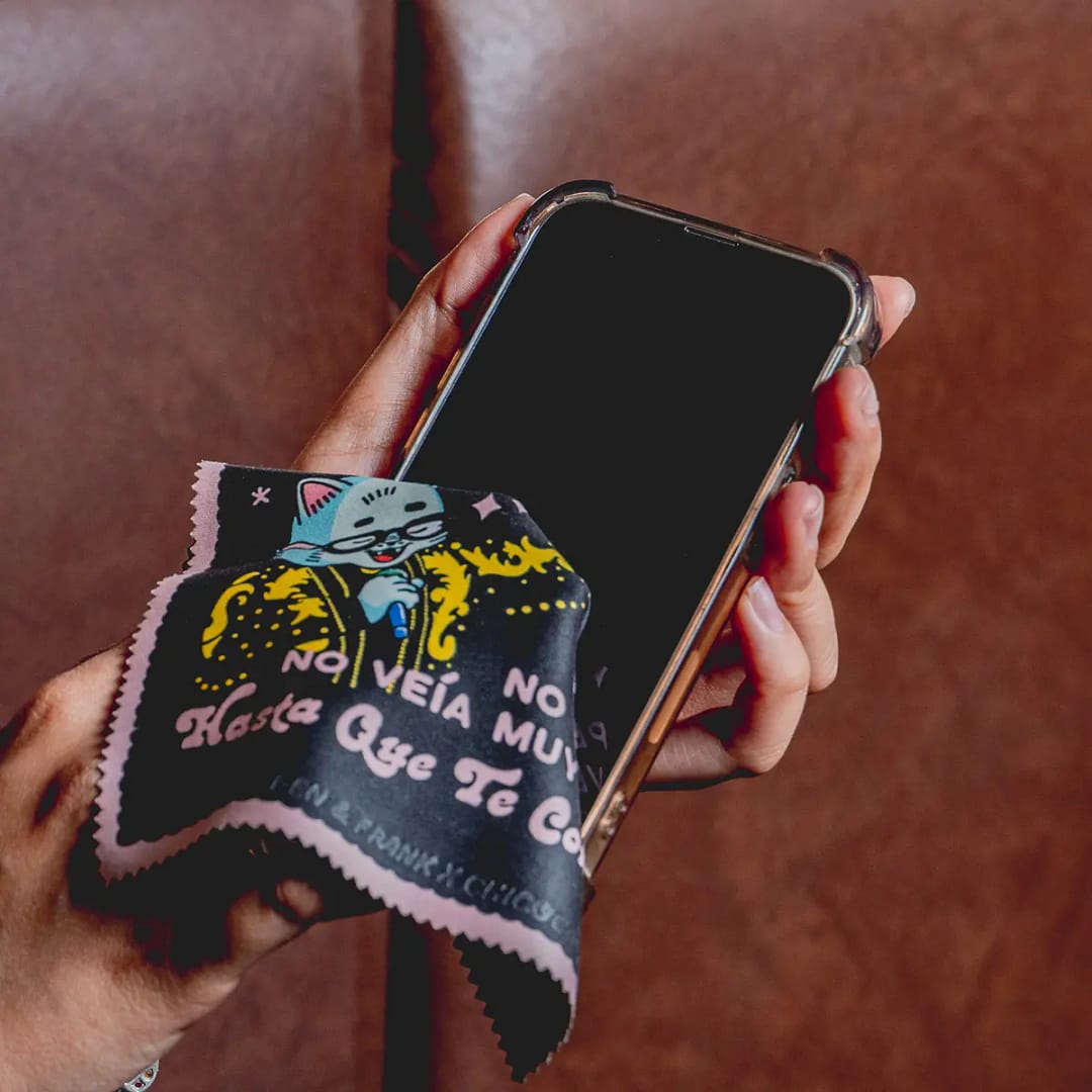 microfibra-premium-personalizada-uso-celular