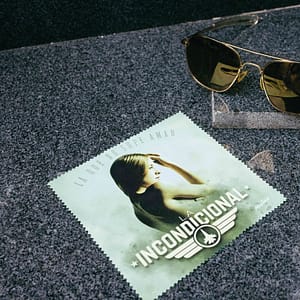 Paño de microfibra personalizado con gafas de sol