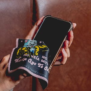microfibra-premium-personalizada-uso-celular