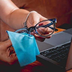 microfibra-premium-personalizada-uso-lentes